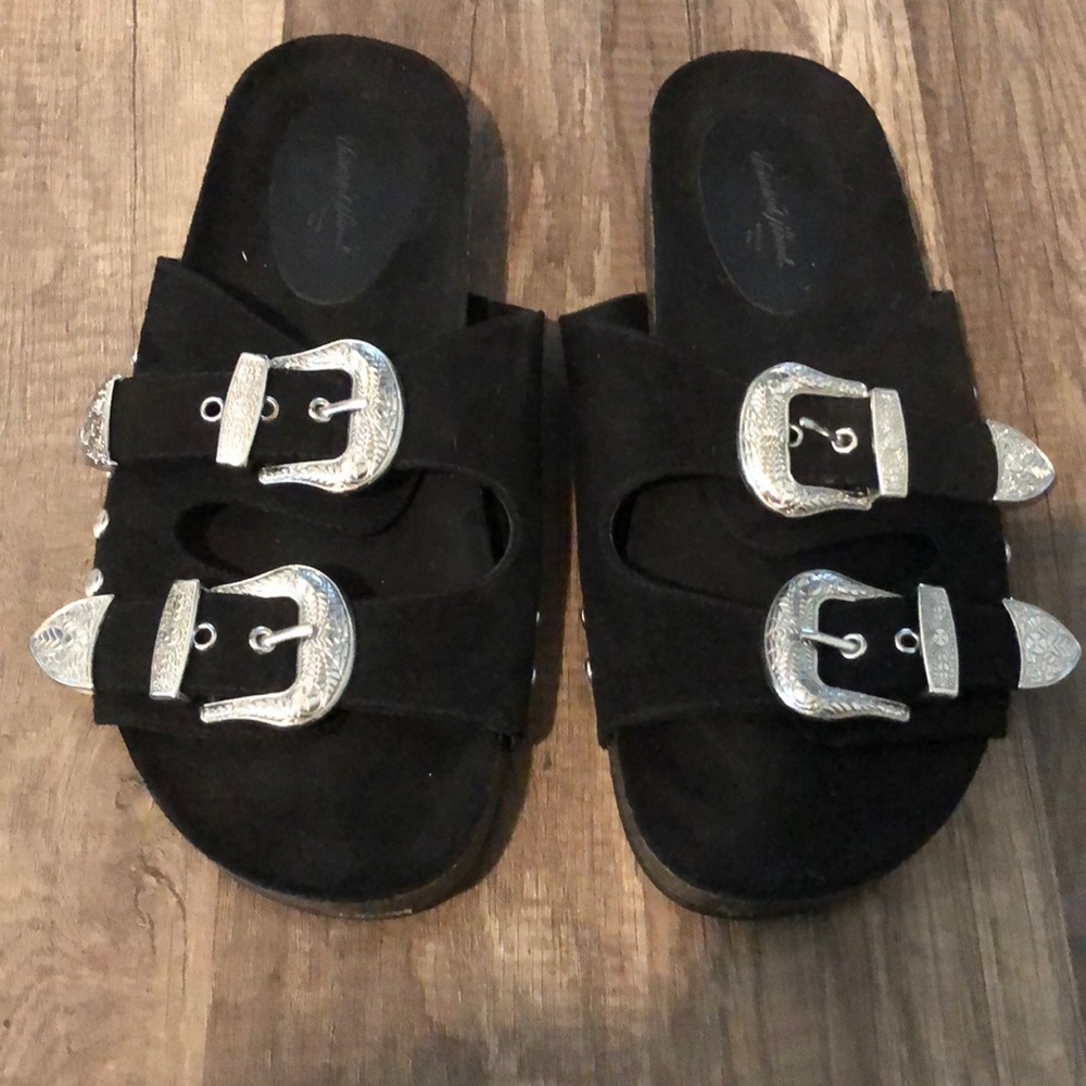 Universal Thread - Black sandals with a buckle